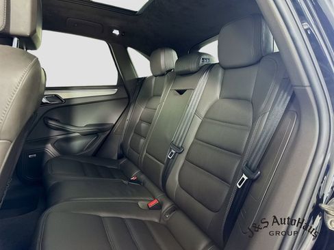 Used 2021 Porsche Macan Turbo image 27