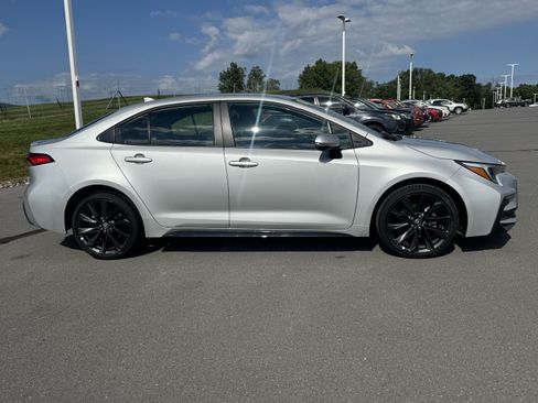 Used 2024 Toyota Corolla SE FWD image 2