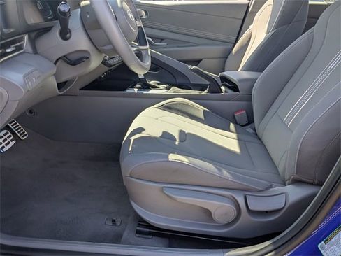 Used 2025 Hyundai Elantra Sport image 12