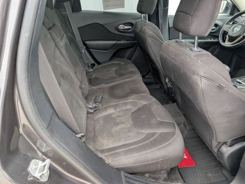 Used 2015 Jeep Cherokee Latitude w/ Comfort/Convenience Group image 17