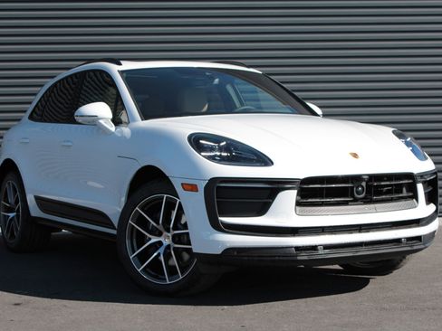 New 2026 Porsche Macan image 7