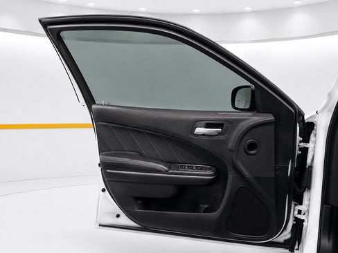 Used 2019 Dodge Charger SXT RWD image 10