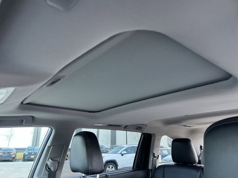 Used 2018 Toyota Highlander XLE image 23