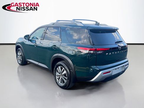 Used 2025 Nissan Pathfinder SL FWD image 6