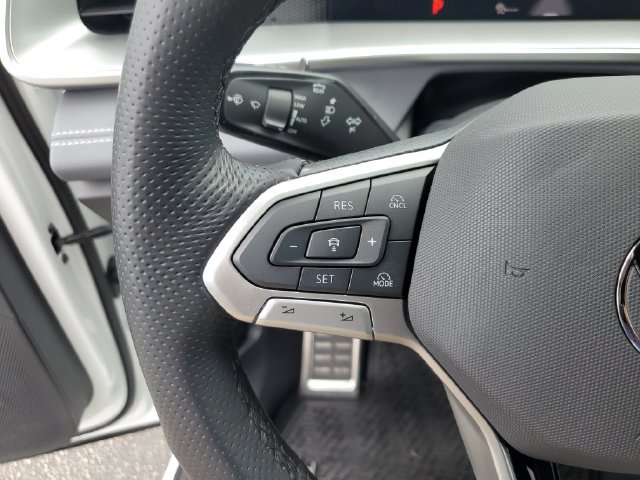 Used 2025 Volkswagen Tiguan SE R-Line AWD/4WD image 31