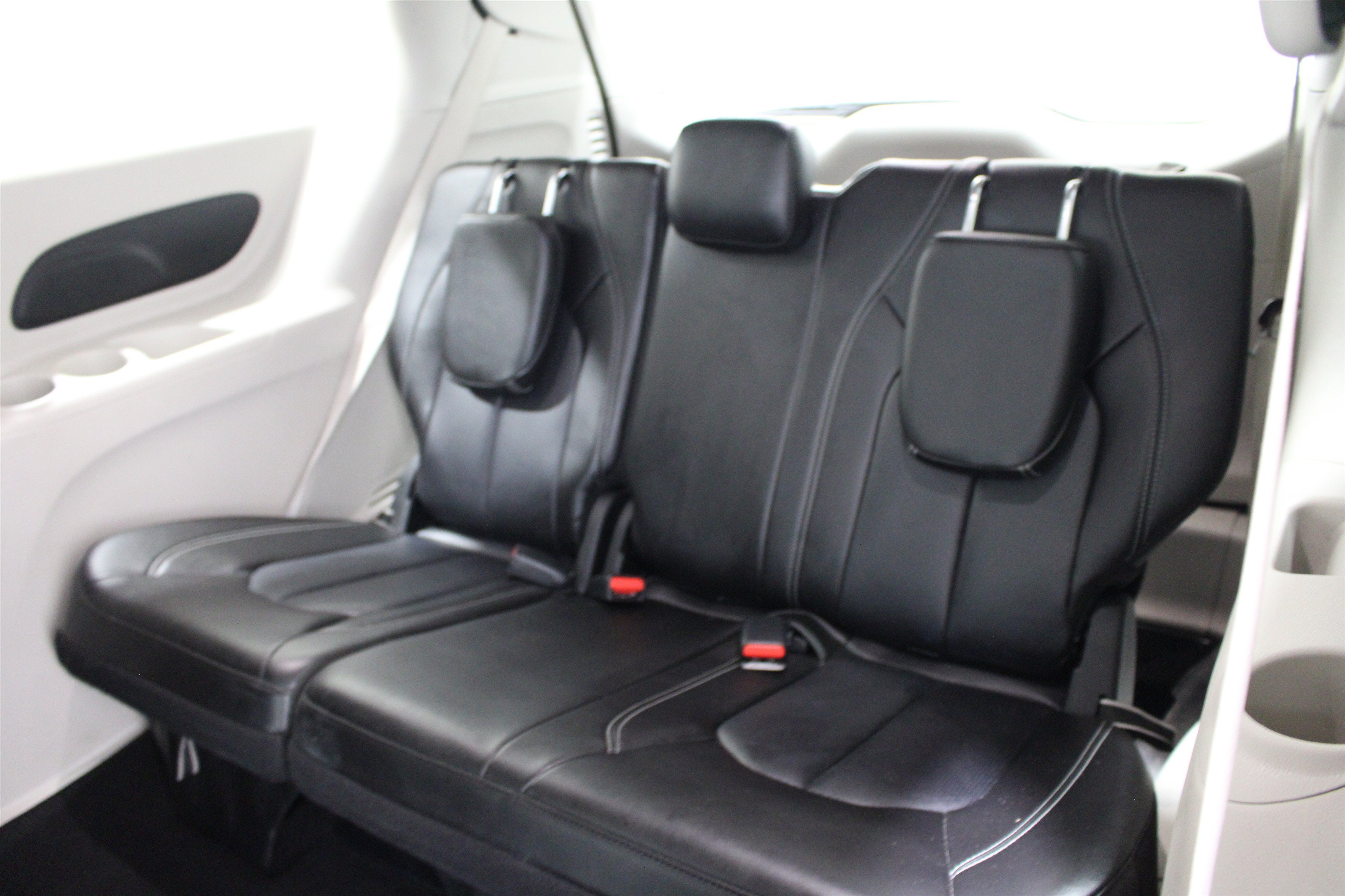 Used 2023 Chrysler Pacifica Touring-L FWD image 20