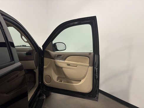 Used 2010 Chevrolet Tahoe LT w/ Luxury Package AWD/4WD image 35