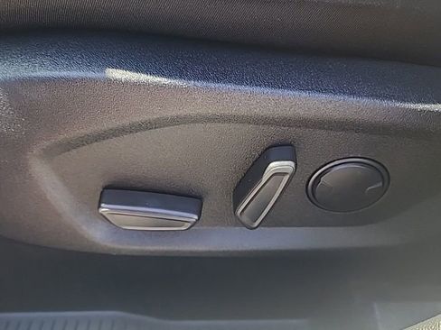 Used 2020 Ford Edge SE image 17