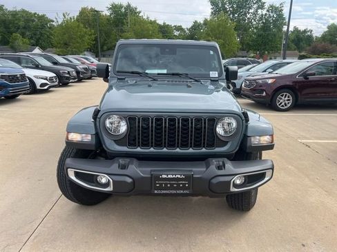 Used 2024 Jeep Gladiator Sport AWD/4WD image 2