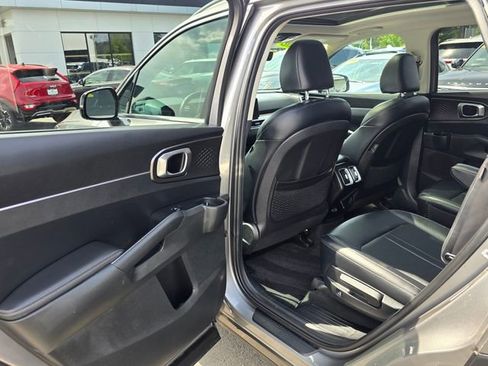 Certified 2025 Kia Sorento EX AWD/4WD image 17
