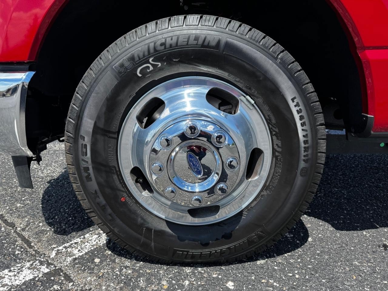 Used 2024 Ford F350 XLT w/ XLT Value Package RWD image 4