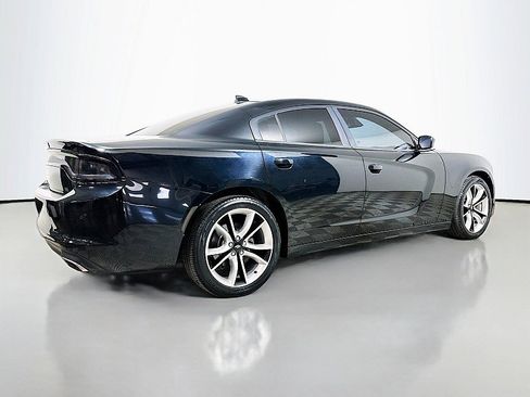 Used 2017 Dodge Charger SXT w/ Premium Group image 7