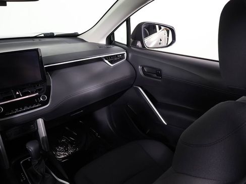 Used 2023 Toyota Corolla Cross LE FWD image 33