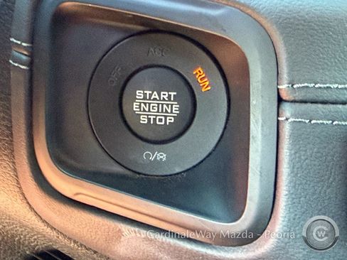 Used 2025 Jeep Wrangler Unlimited Sahara AWD/4WD image 30