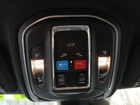 Certified 2022 Jeep Grand Cherokee L Laredo image 19