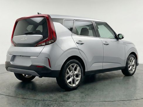 Used 2025 Kia Soul LX w/ LX Technology Package FWD image 9