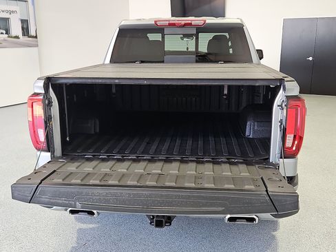 Used 2025 GMC Sierra 1500 Denali w/ Denali Reserve Package AWD/4WD image 9