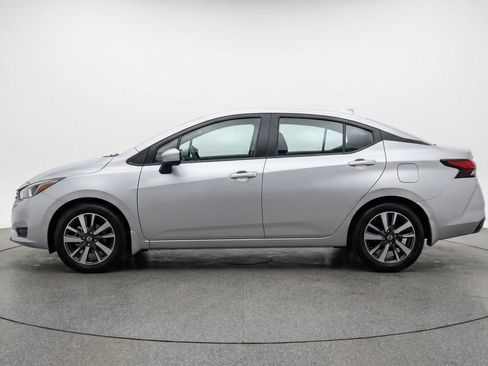 Used 2025 Nissan Versa SV image 5