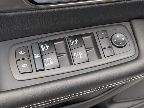 New 2026 Chrysler Pacifica Select image 11