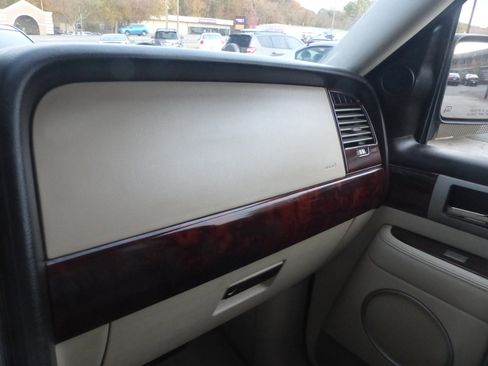 Used 2003 Lincoln Navigator Luxury image 24