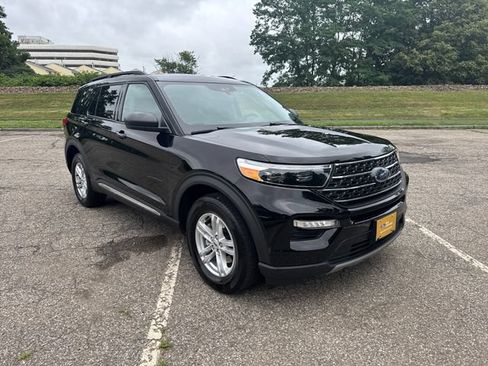 Used 2023 Ford Explorer XLT w/ Equipment Group 202A AWD/4WD image 2