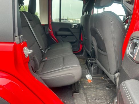 Used 2022 Jeep Wrangler Unlimited Sahara AWD/4WD image 14