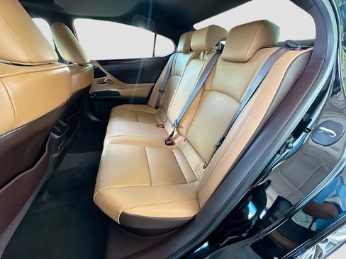 Used 2020 Lexus ES 300h w/ Premium Package FWD image 25