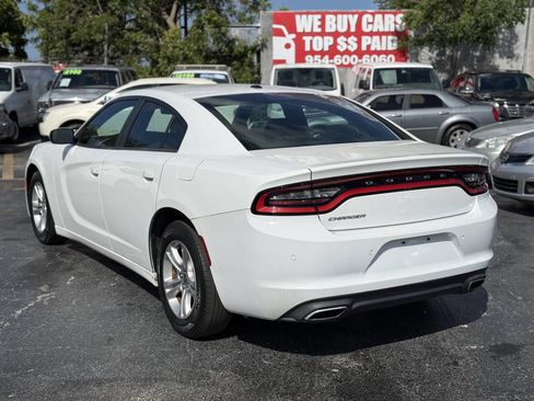 Used 2016 Dodge Charger SE w/ Popular Equipment Group RWD image 3