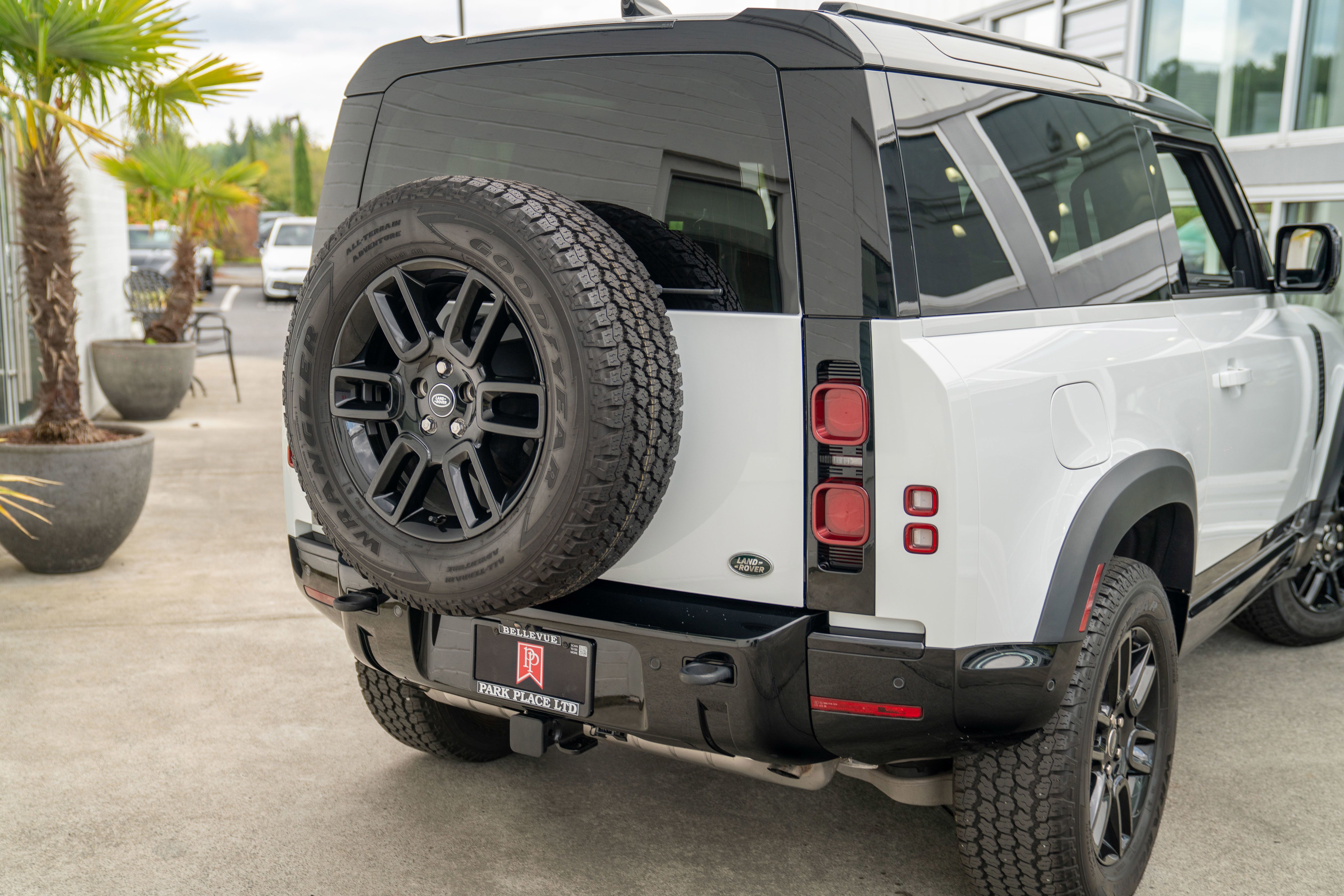 Used 2022 Land Rover Defender 90 X-Dynamic S AWD/4WD image 9