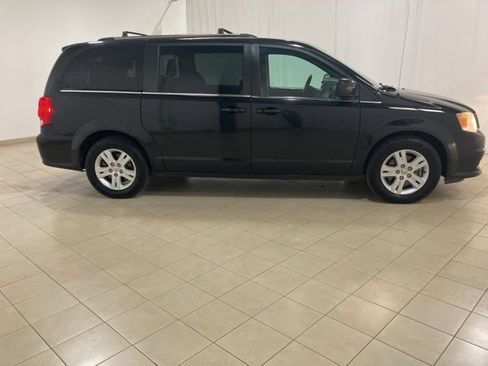 Used 2019 Dodge Grand Caravan SXT image 6