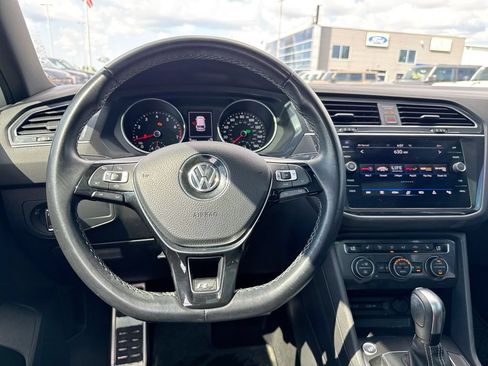 Used 2021 Volkswagen Tiguan SE AWD/4WD image 14