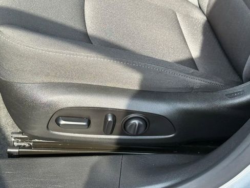 Used 2020 Chevrolet Malibu LT image 17