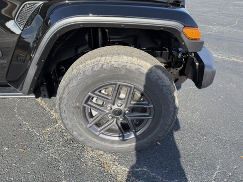 New 2026 Jeep Gladiator Sport AWD/4WD image 3
