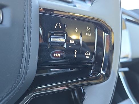 New 2026 Land Rover Range Rover Velar Dynamic SE image 18