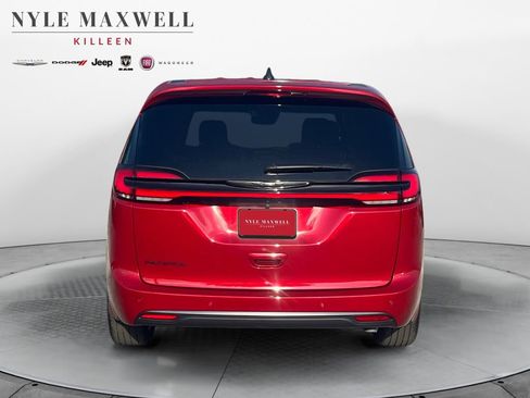New 2026 Chrysler Pacifica Select image 15