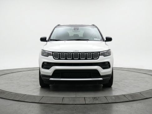 Used 2025 Jeep Compass Limited AWD/4WD image 2