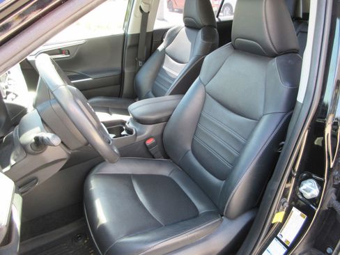 Used 2019 Toyota RAV4 Limited w/ Advanced Technology Package AWD/4WD image 18