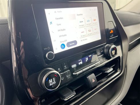 Used 2023 Toyota Highlander LE image 13