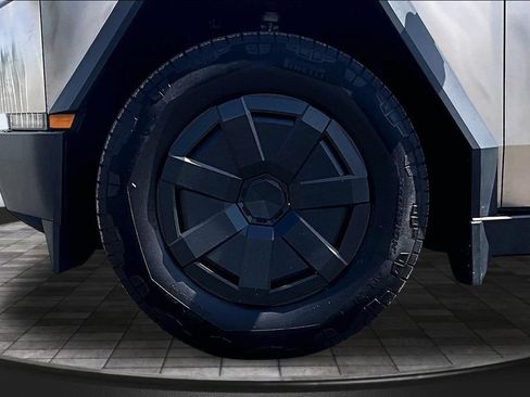 Used 2025 Tesla Cybertruck AWD Crew Cab image 8