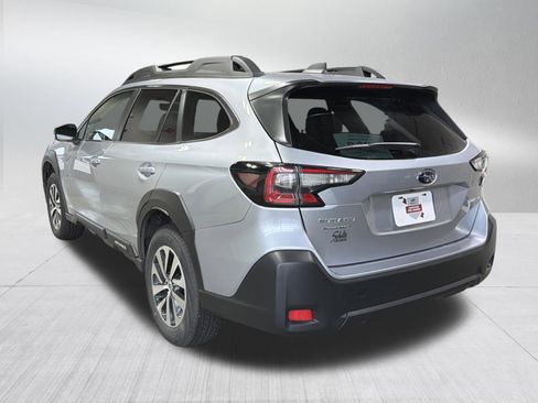 Certified 2025 Subaru Outback Premium image 5
