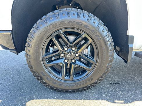 Used 2023 Chevrolet Silverado 1500 Custom Trail Boss AWD/4WD image 24