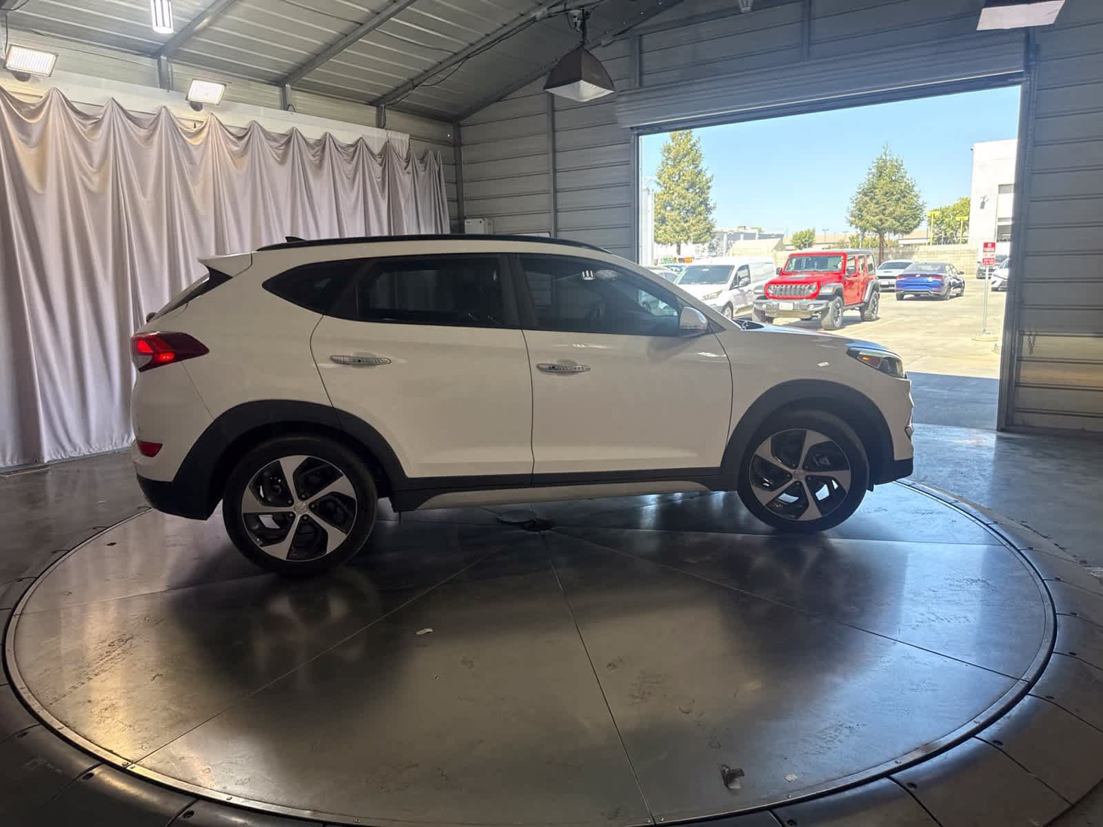 Used 2017 Hyundai Tucson Limited w/ Limited Ultimate Package 03 FWD image 3