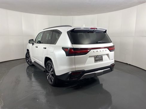 Certified 2024 Lexus LX 600 4WD w/ Luxury Package image 10