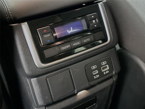 Used 2024 Subaru Ascent Premium w/ Convenience Package image 32