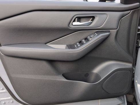 New 2026 Nissan Rogue SV FWD image 12