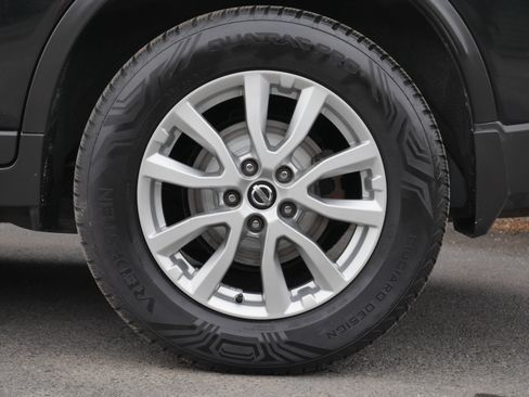 Used 2017 Nissan Rogue SV w/ SV Premium Package AWD/4WD image 17
