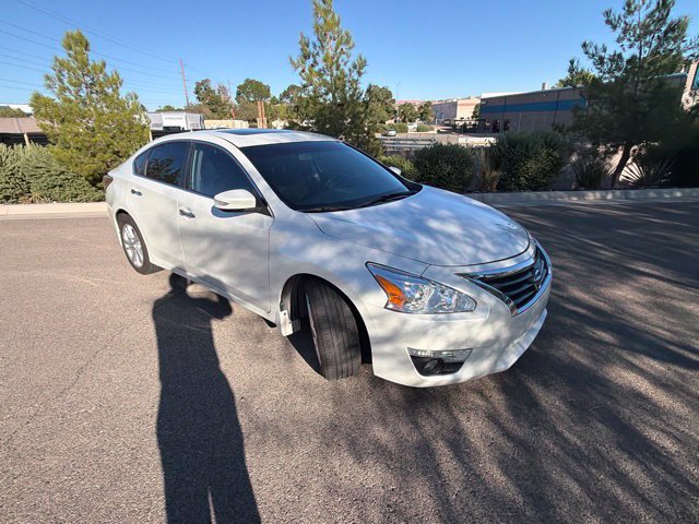Used 2015 Nissan Altima 2.5 SV w/ Convenience Package FWD image 4