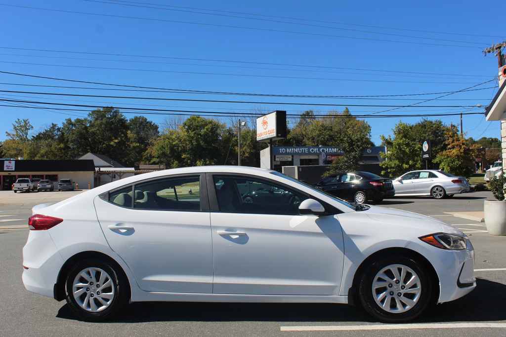 Used 2018 Hyundai Elantra SE FWD image 4