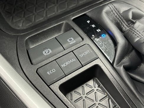 Used 2023 Toyota RAV4 XLE Premium image 30