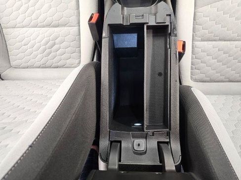Used 2018 Chevrolet Equinox LS FWD image 28